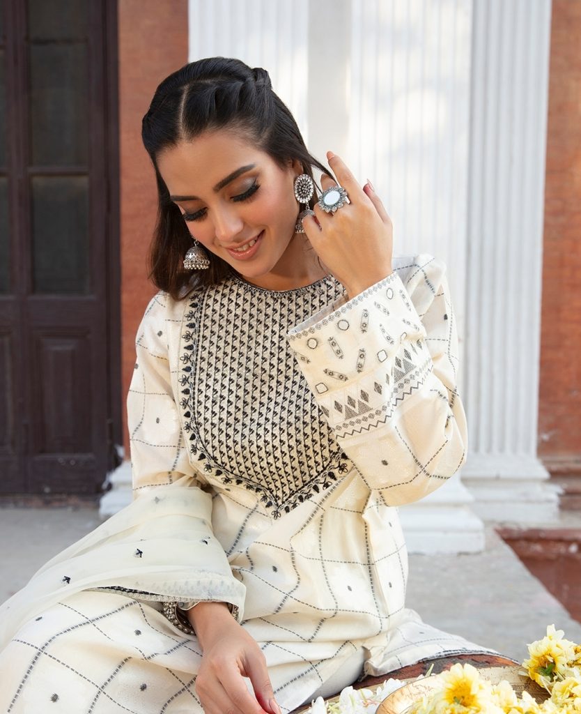 Pakistani Celebrities All Set To Glam Up on Eid With Their Pretty Outfits