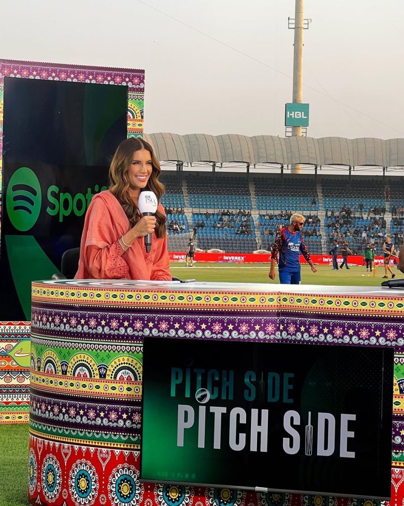 PSL Host Erin Holland Is A Big Fan Of Pakistani Dresses