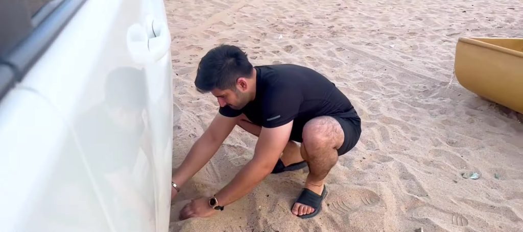 Muneeb Butt Enjoys BBQ With Family At Beach