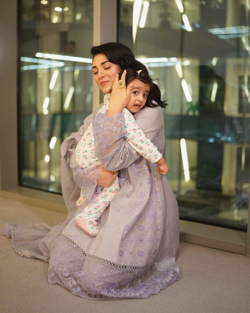 Sarah Khan Latest Beautiful Pictures With Baby Alyana Falak