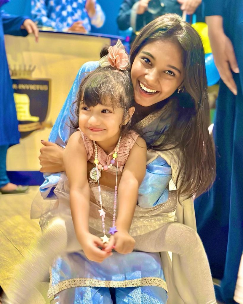 Sidra Batool Shared Beautiful Pictures With Daughters