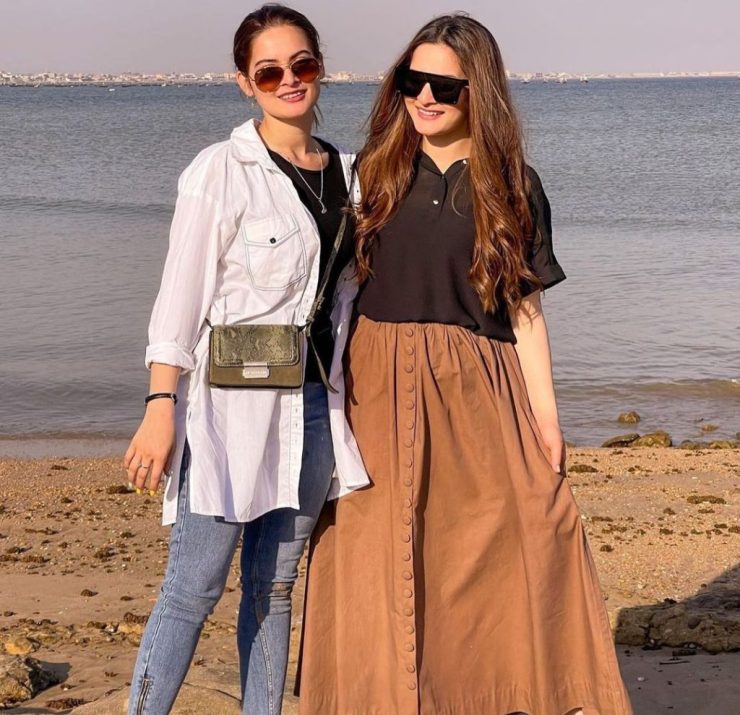 Aiman Khan & Minal Khan New Family Pictures | Reviewit.pk