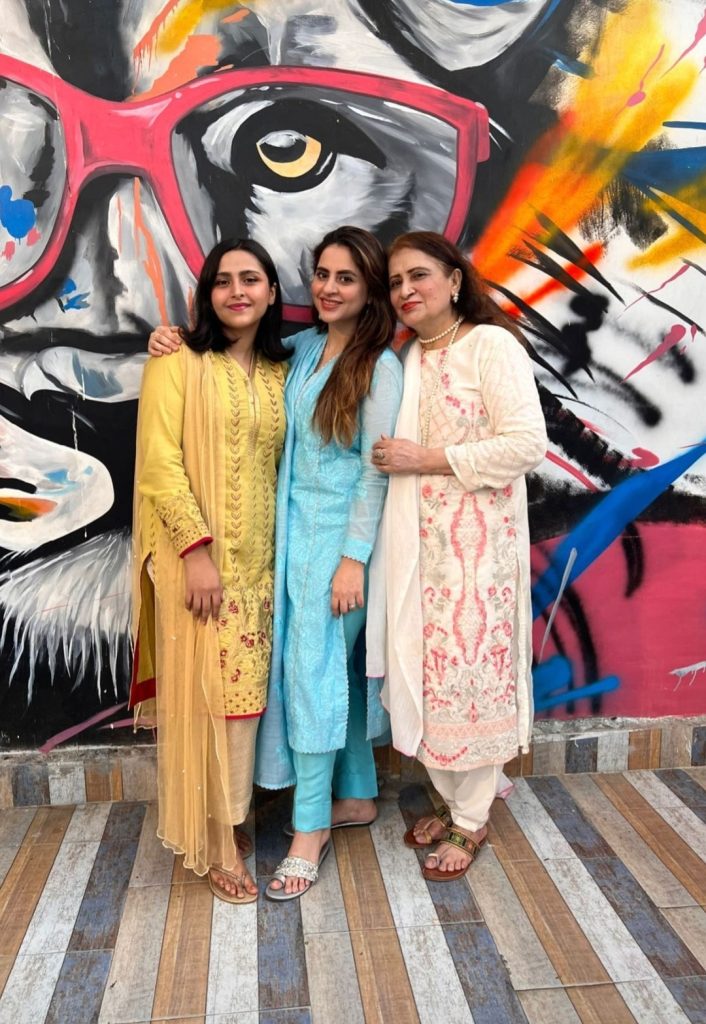 Fatima Effendi Sehr & Iftar Pictures With Family