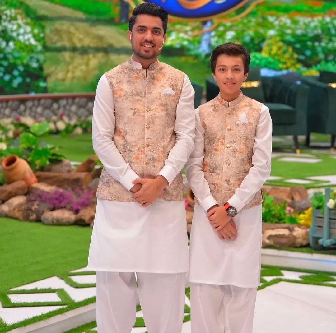 iqrar-ul-hassan-beautiful-family-pictures-reviewit-pk
