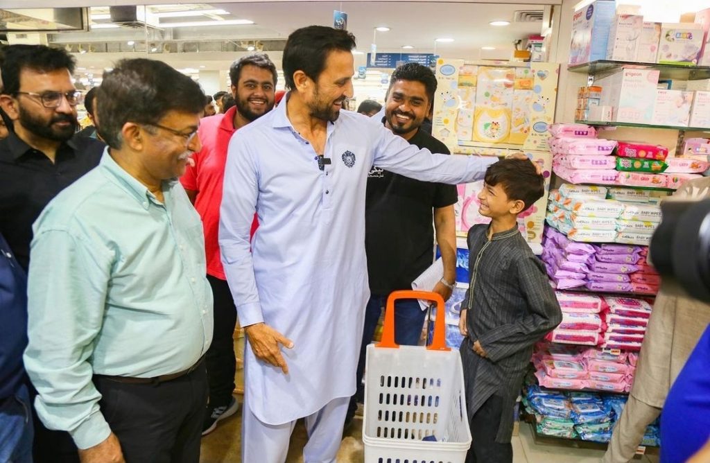 Popular Celebrities Who Are Busy Doing Charity This Ramazan