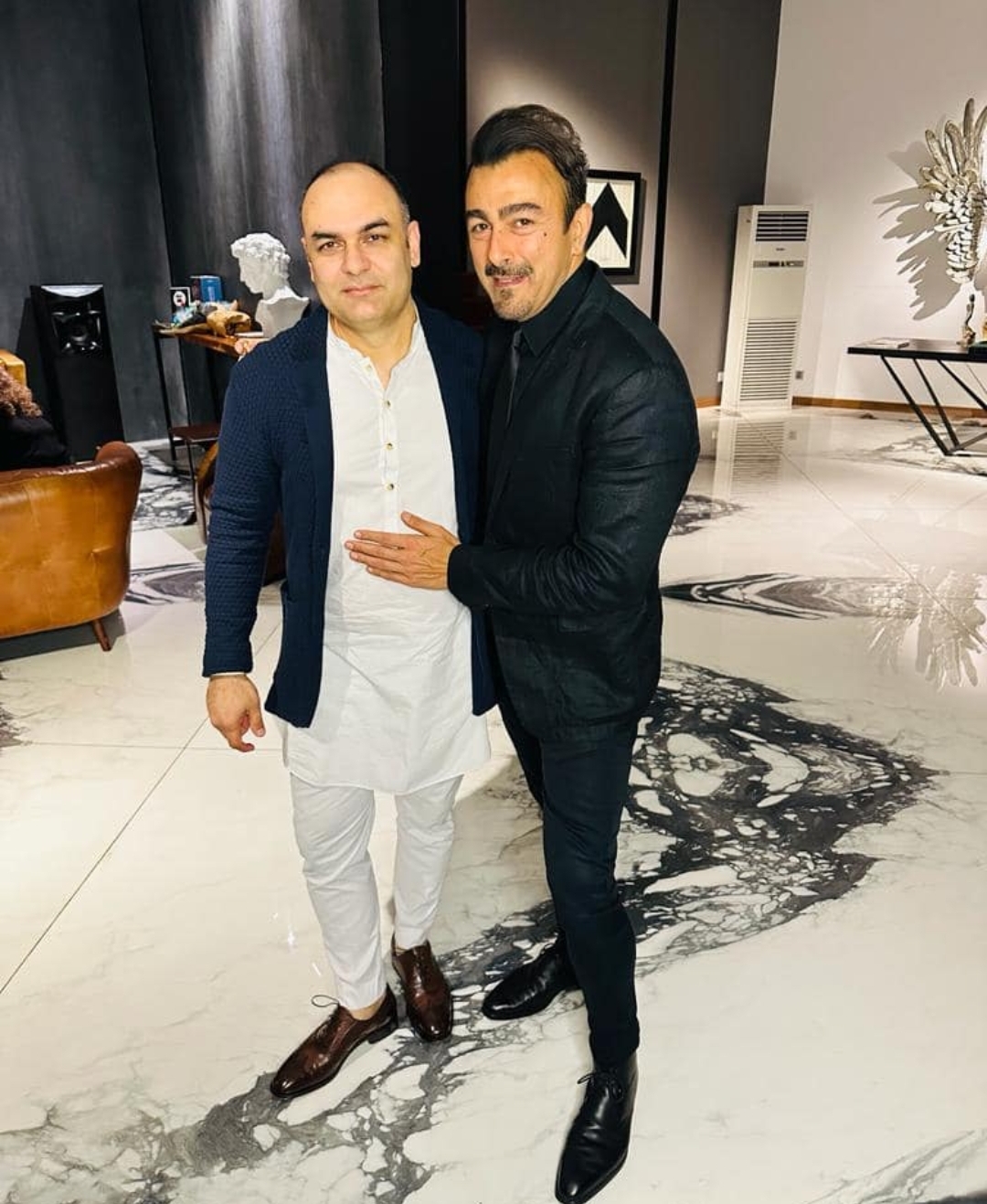 Shaan Shahid 52nd Birthday Celebration With Friends & Family | Reviewit.pk