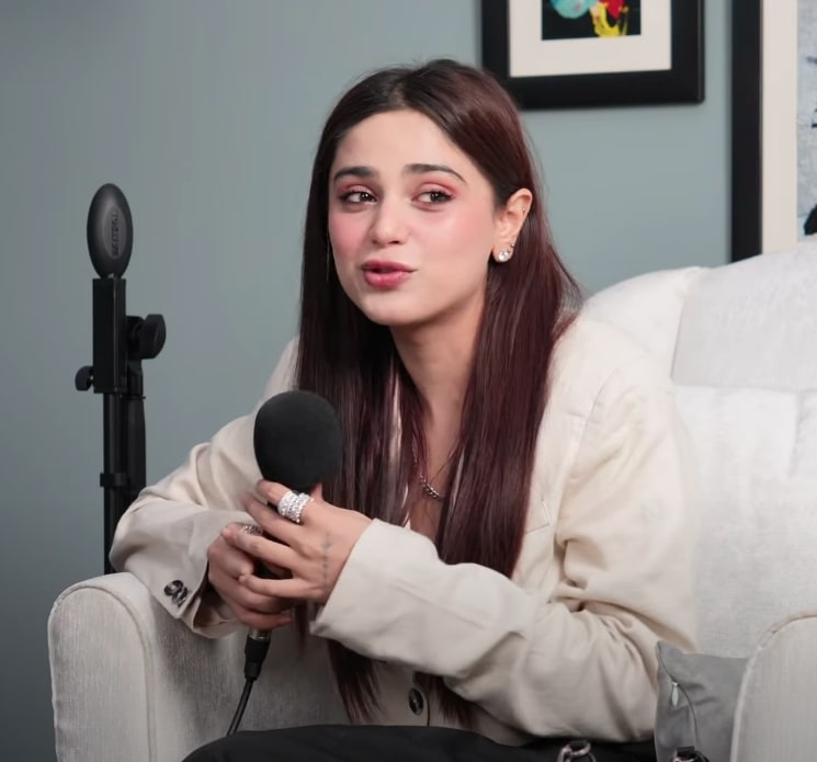 Aima Baig Was Asked Out On A Date By A 72 Year Old Man At A Call Centre