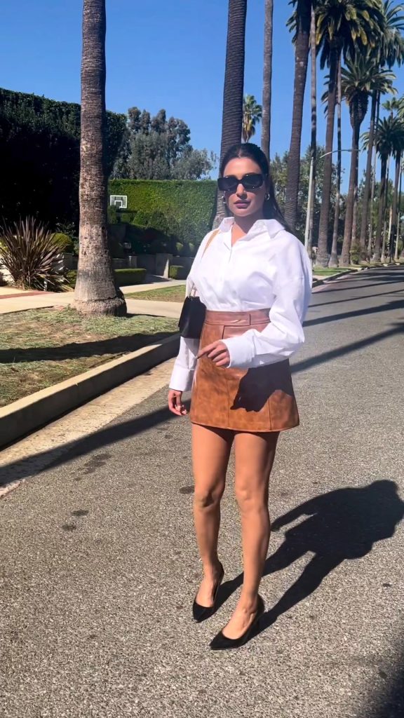 Public Heavily Criticizes Amna Ilyas's Mini Skirt