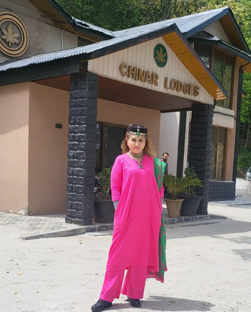 Asma Abbas Shares Beautiful Pictures With Family From Murree