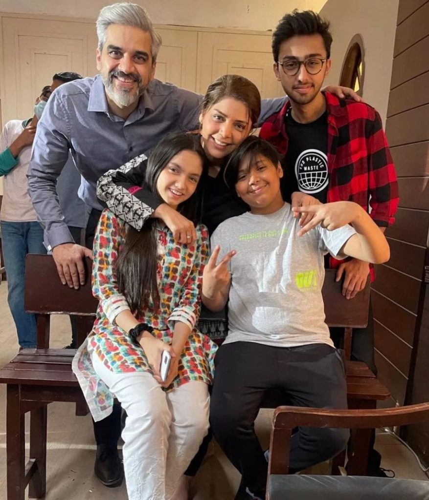 Hadiqa Kiani Shares Beautiful BTS Pictures As Pinjra Comes To An End