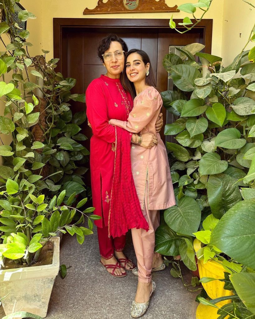 Iqra Aziz and Yasir Hussain Pictures with Family from Eid UL Fitr Day 1