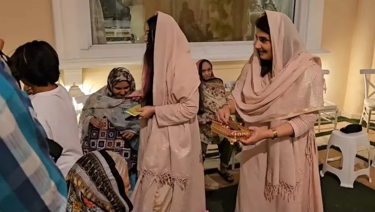 Javeria And Saud Host Ladies From Old Age Home For Iftar