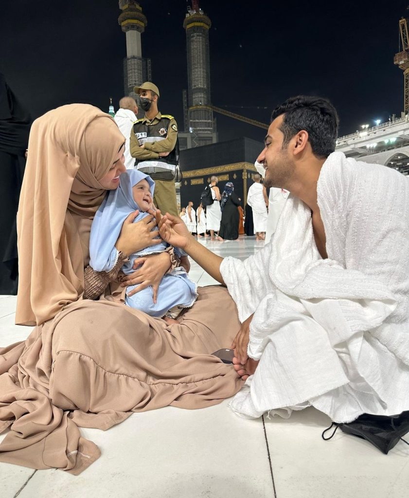Kanwal Aftab And Zulqarnain Sikandar New Pictures With Daughter From Makkah