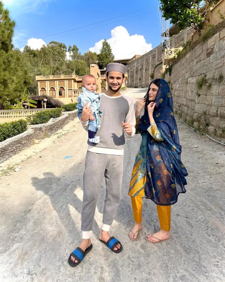 Maaz Safder Latest Beautiful Pictures With Wife And Son