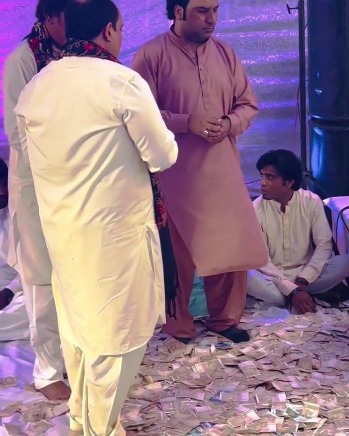 Money Wasted At Rahat Fateh Ali Khan Qawali Will Surprise You