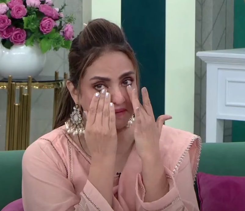 Nadia Khan Cries In Live Show Talking About Her Struggles
