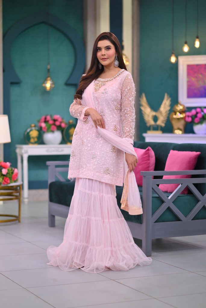 Hilarious Public Reaction On Nida Yasir's Wedding Inspired Sehri Outfits