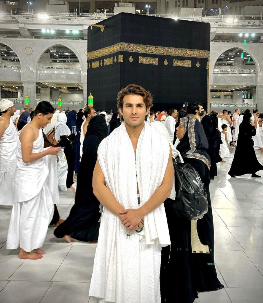 Pakistani Celebrities Who Performed Umrah In The Month Of Ramadan 2023