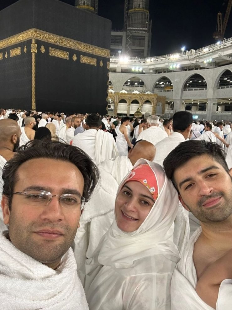 Aiman Khan and Muneeb Butt Umrah Journey New Pictures | Reviewit.pk