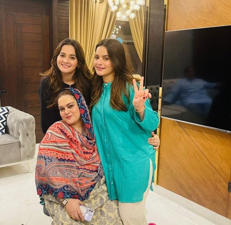 Aiman & Minal Shared Latest Adorable Pictures with Mom On Mother's Day ...