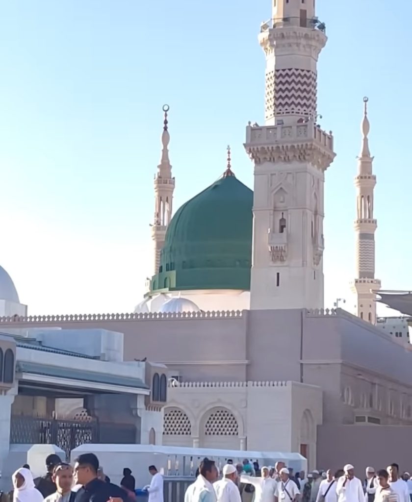 Beautiful Pictures From Nadir Ali's Umrah Journey With Family
