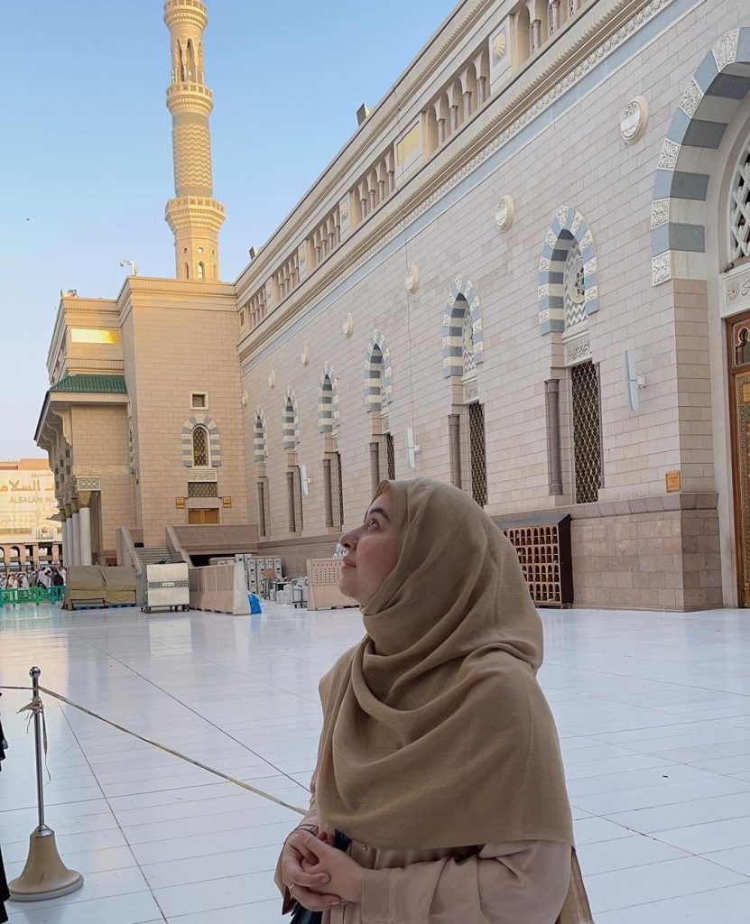 Rabia Anam Umrah Tour Pictures and Videos
