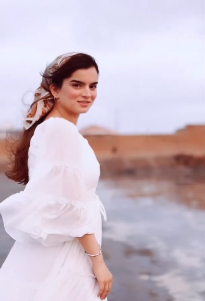 Syeda Aliza Sultan's First Modeling Venture Gets Public Appreciation
