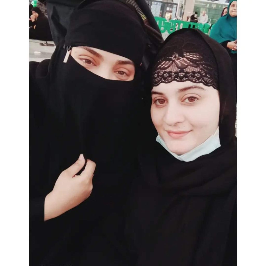 Aiman Khan and Muneeb Butt Pictures From Masjid E Nabwi