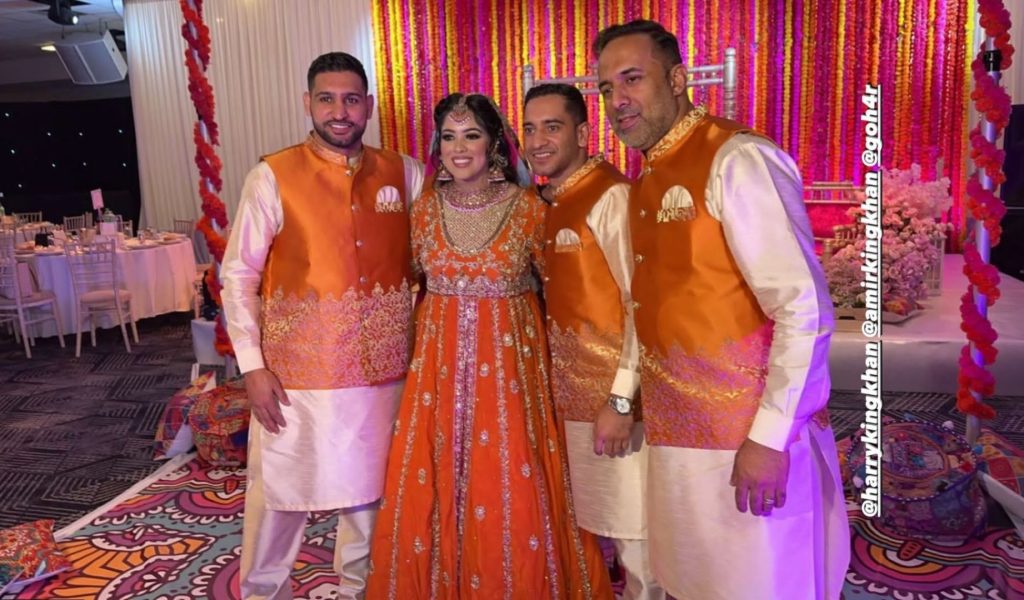 pics of aamir khan with wife from family wedding