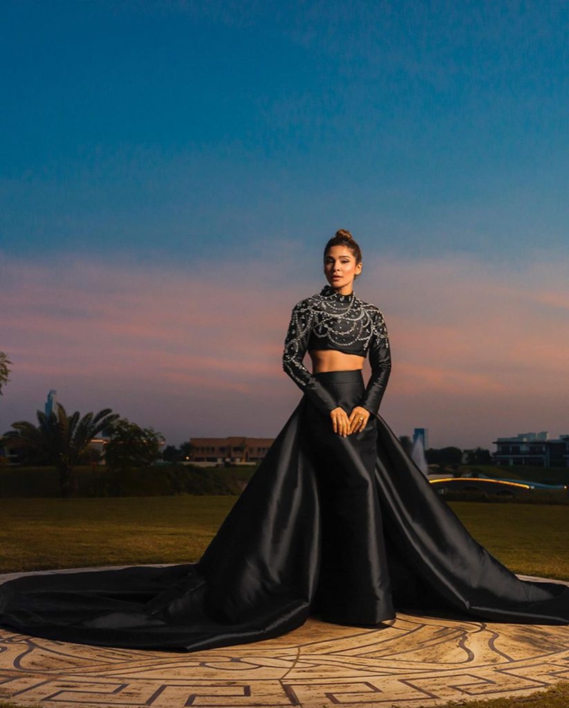 Ayesha Omar Is A Vision To Behold In Her Shoot For OK Pakistan