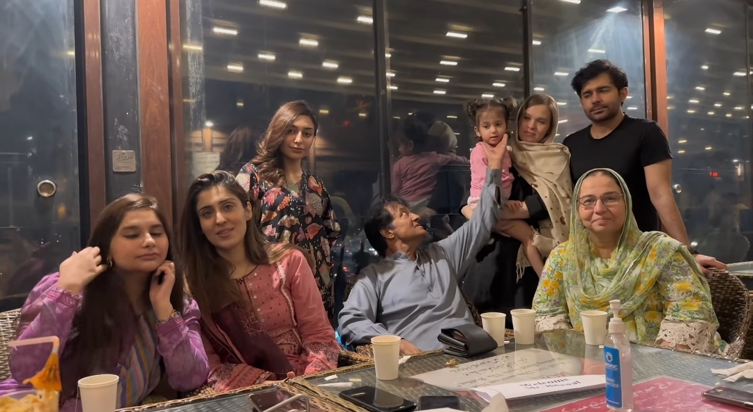 Firdous Jamal Complete Family Pictures | Reviewit.pk