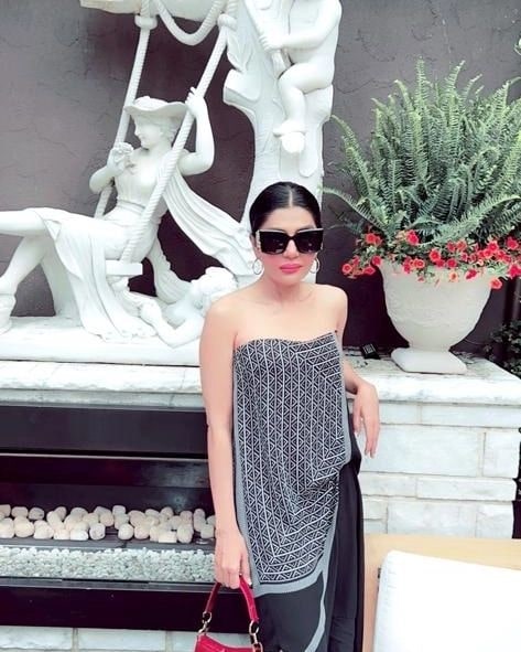 Iffat Omar Chilling With Friends In Bold Outfits