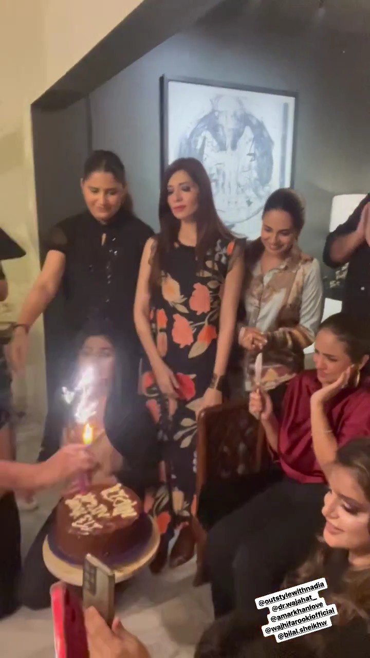 Nadia Khan Celebrates Birthday With Her Friends | Reviewit.pk