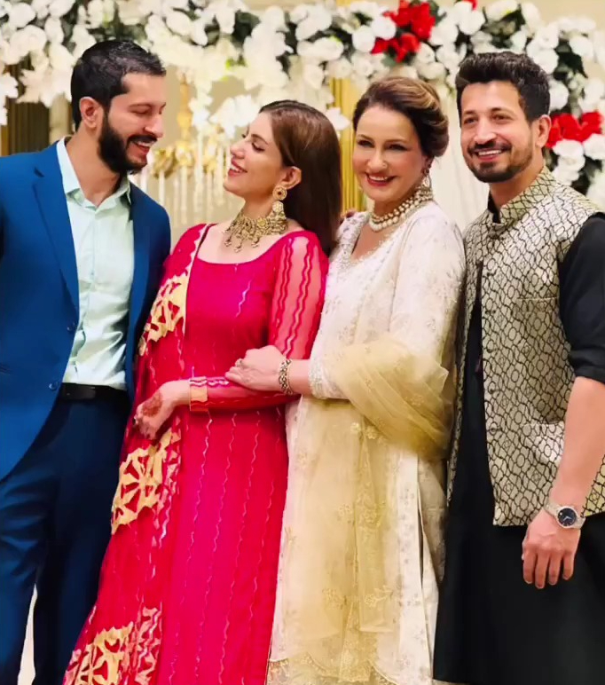 Saba Faisal With Family At Her Niece's Wedding