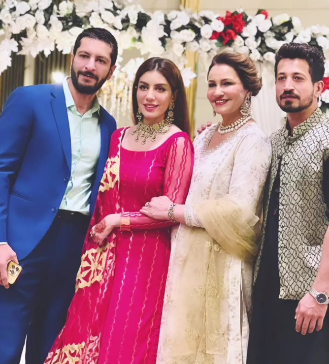 Saba Faisal With Family At Her Niece's Wedding