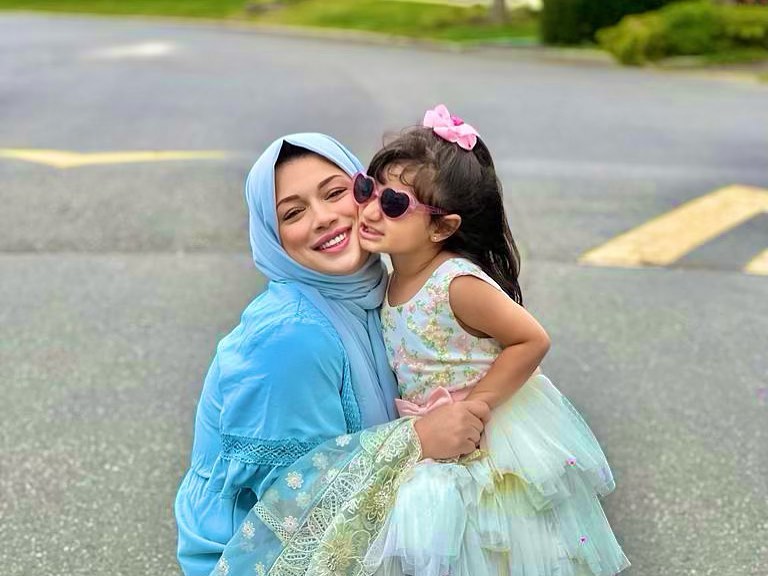 Sidra Batool With Her Beautiful Daughters In New York