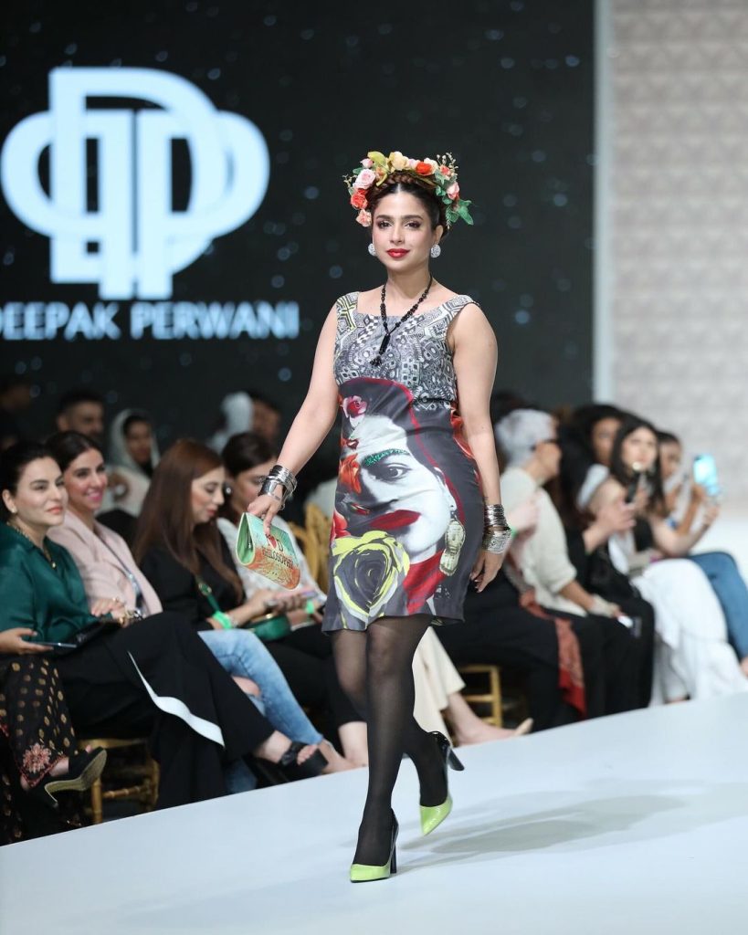 Sonya Hussyn And Faryal Mehmood's Walks At Texpo Go Viral