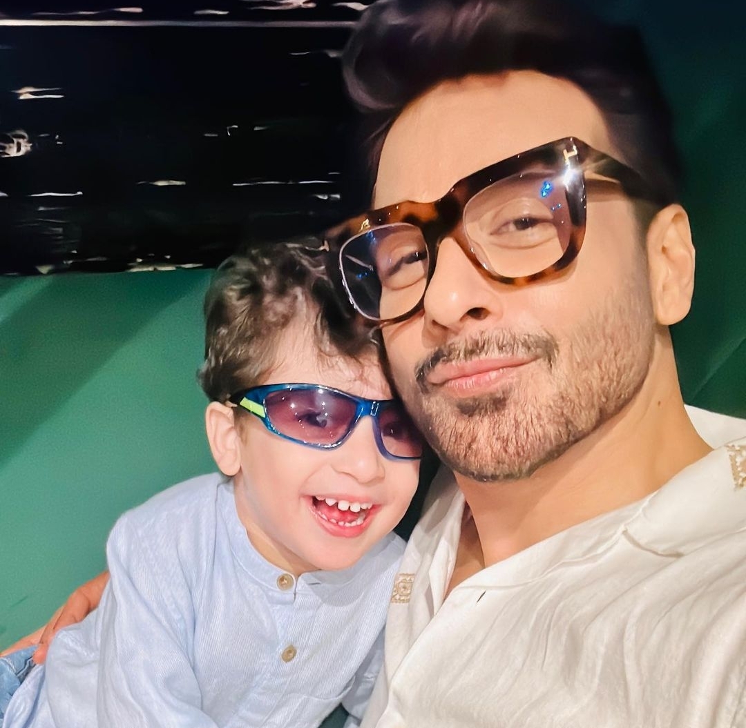 Faysal Quraishi Adorable Family Pictures | Reviewit.pk