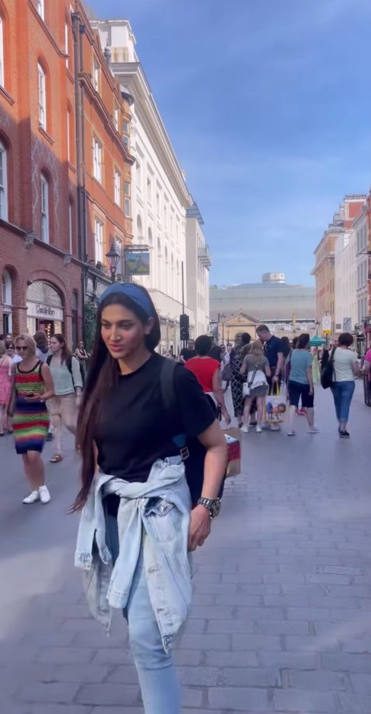 A Glimpse Into Sana Nawaz's Vacation With Sons in London