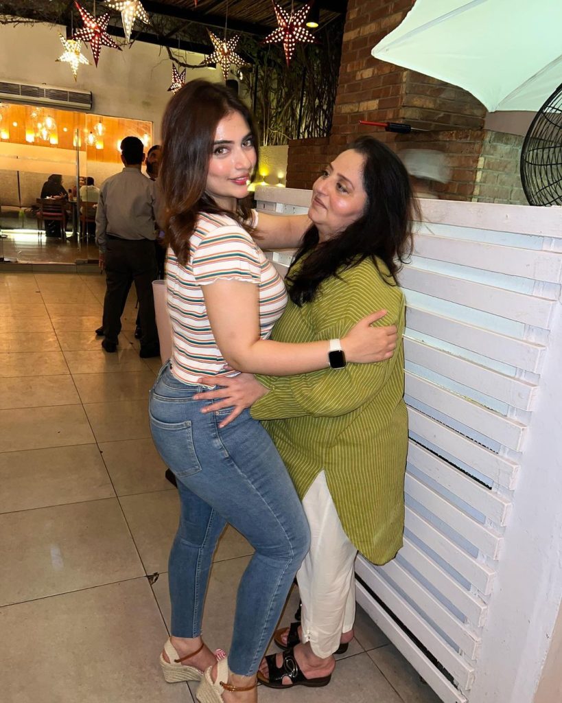 Hanish Qureshi Shares Adorable Pictures With Her Beautiful Mom