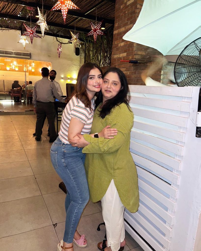 Hanish Qureshi Shares Adorable Pictures With Her Beautiful Mom