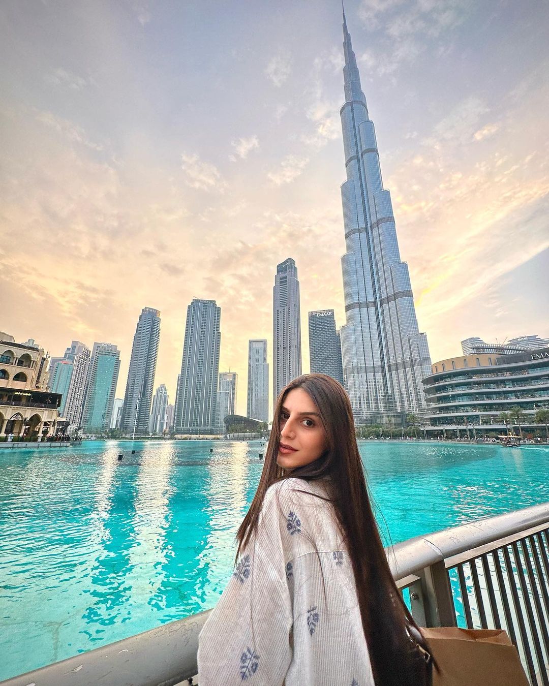 Maaz Safder Posts Beautiful Pictures With Wife from Dubai | Reviewit.pk