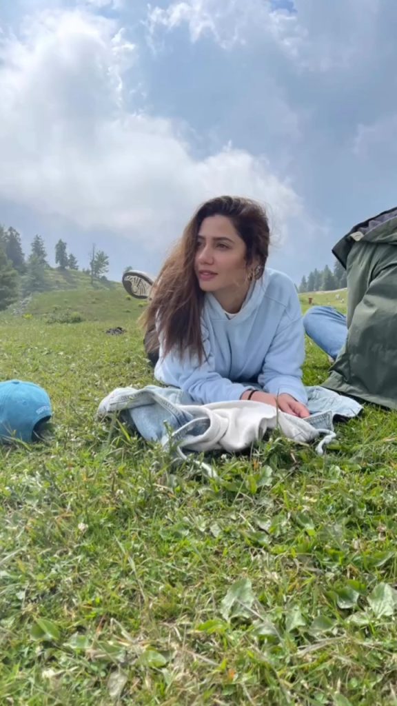 Mahira Khan Enjoys Some Down Time With Family In Northern Areas