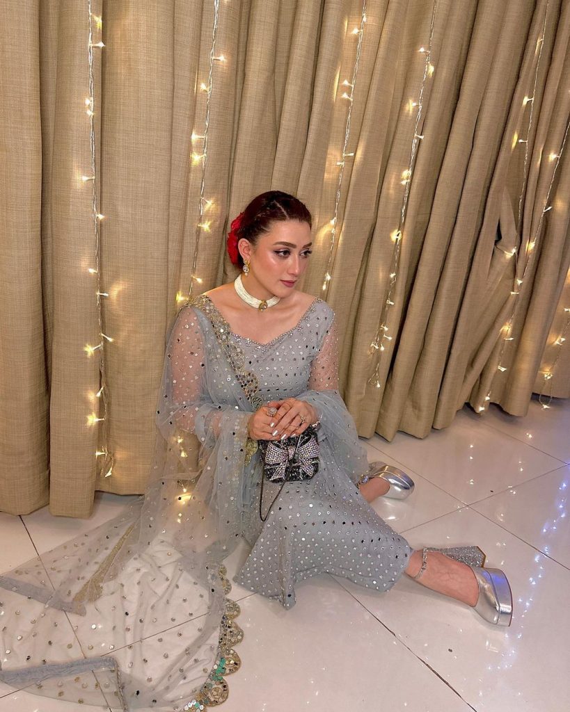 Momina Iqbal Shares Beautiful Lively Pictures