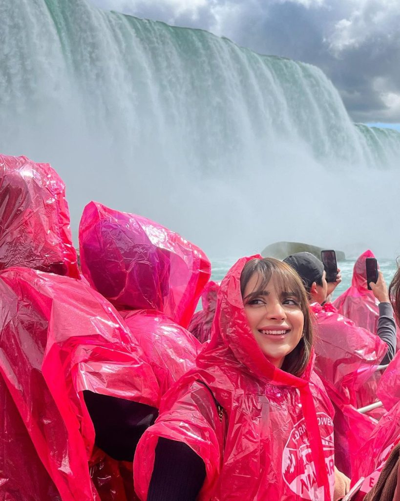 Saboor Aly Visits The Majestic Niagara Falls In Canada