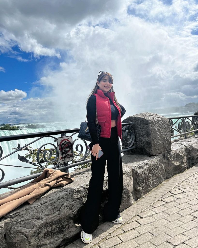 Saboor Aly Visits The Majestic Niagara Falls In Canada