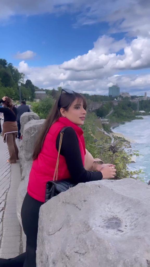 Saboor Aly Visits The Majestic Niagara Falls In Canada