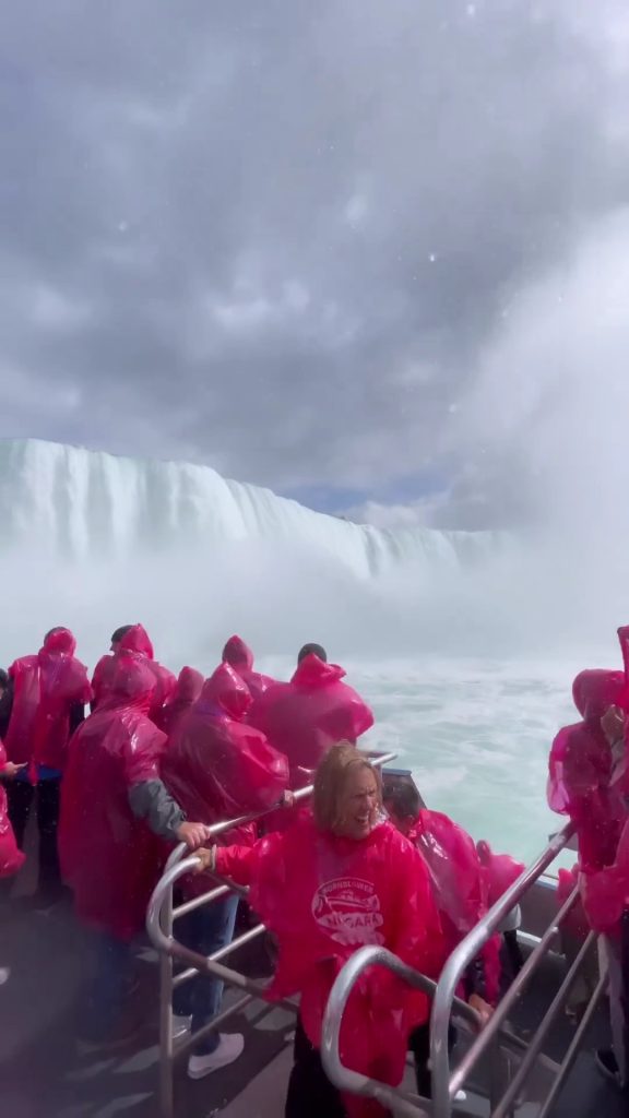 Saboor Aly Visits The Majestic Niagara Falls In Canada