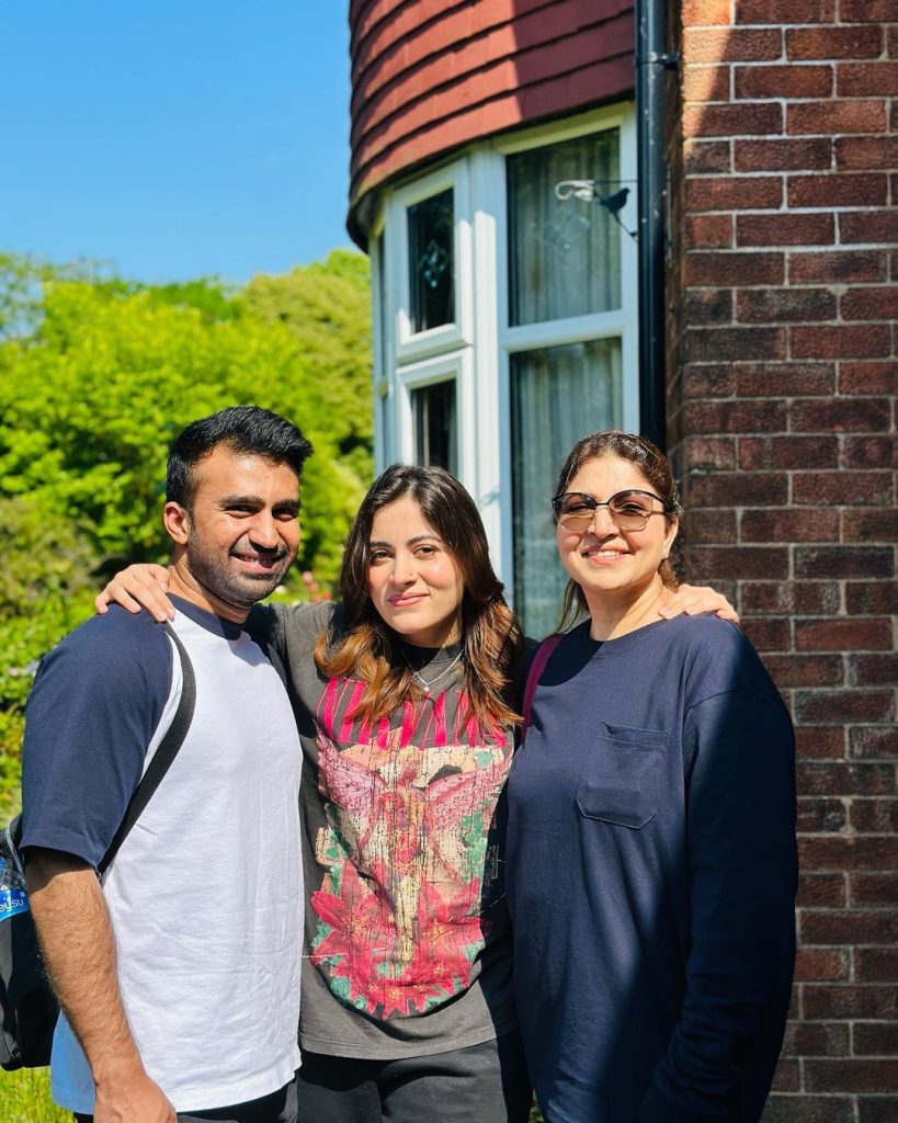 Beautiful Clicks Of Shagufta Ejaz's Family From Their Trip To UK