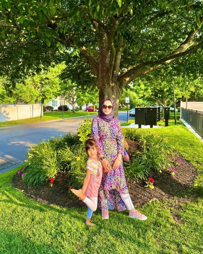 Sidra Batool's Latest Beautiful Pictures With Her Daughters